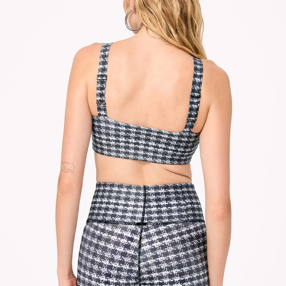 Terez HI-SHINE SCOOP NECK BRA (S) & LEGGINGS (XS) HOUNDSTOOTH - Picture 4 of 12
